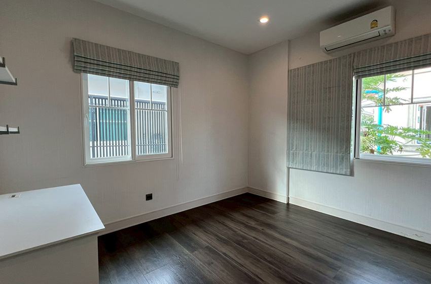 House with Shared Pool in Bangnatrad : Nantawan Bangna Km.7 